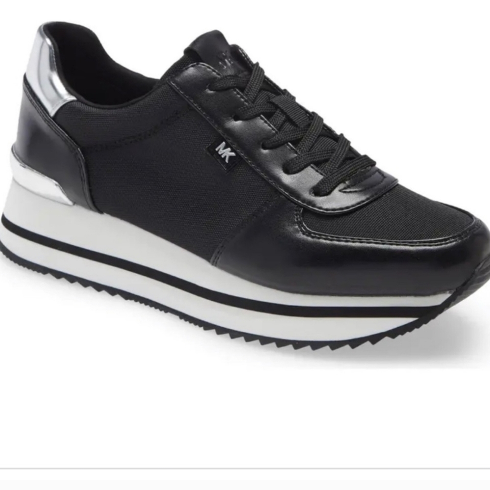 Beautiful MICHAEL KORS MONIQUE NWT TRAINER CANVAS Black Size 11